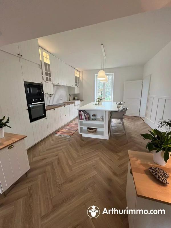 Maison - 220 m² - 8 pièces