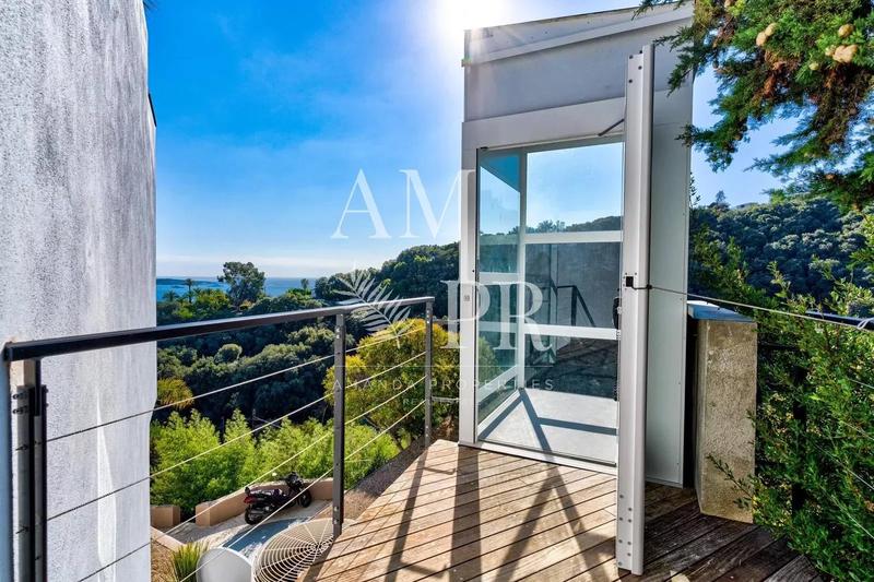 Villa - 300 m² - 8 pièces