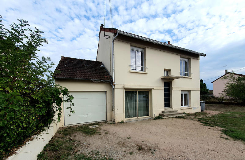 Maison - 99 m² - 5 pièces