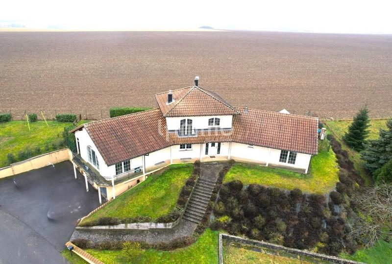 Maison - 210 m² - 6 pièces