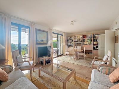 Appartement - 99 m² - 4 pièces