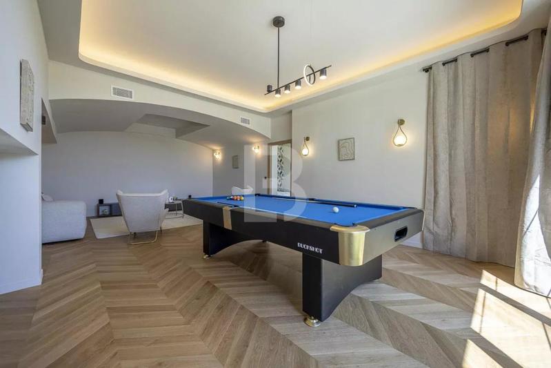 Mas - 300 m² - 7 pièces