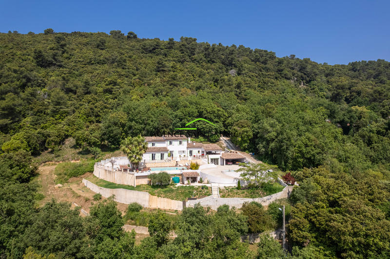 Villa - 235 m² - 6 pièces