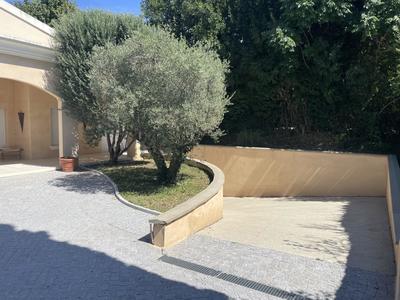 Maison - 240 m² - 6 pièces