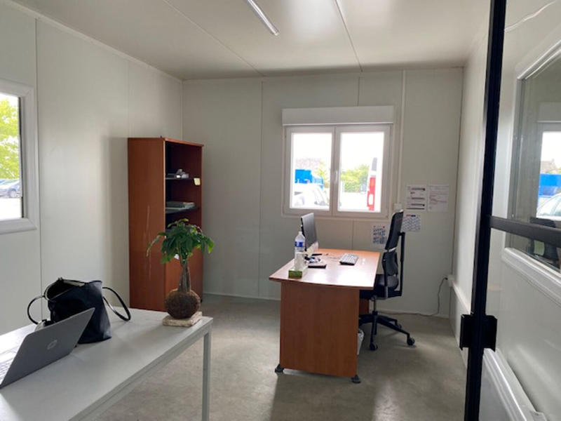 Local d'activité / Entrepôt - 1 370 m² - 5 pièces