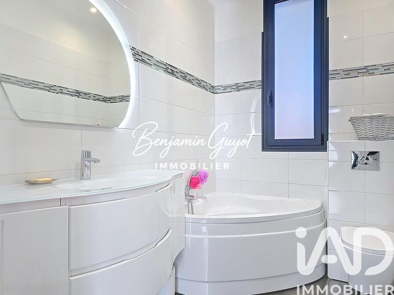 Maison - 111 m² - 4 pièces