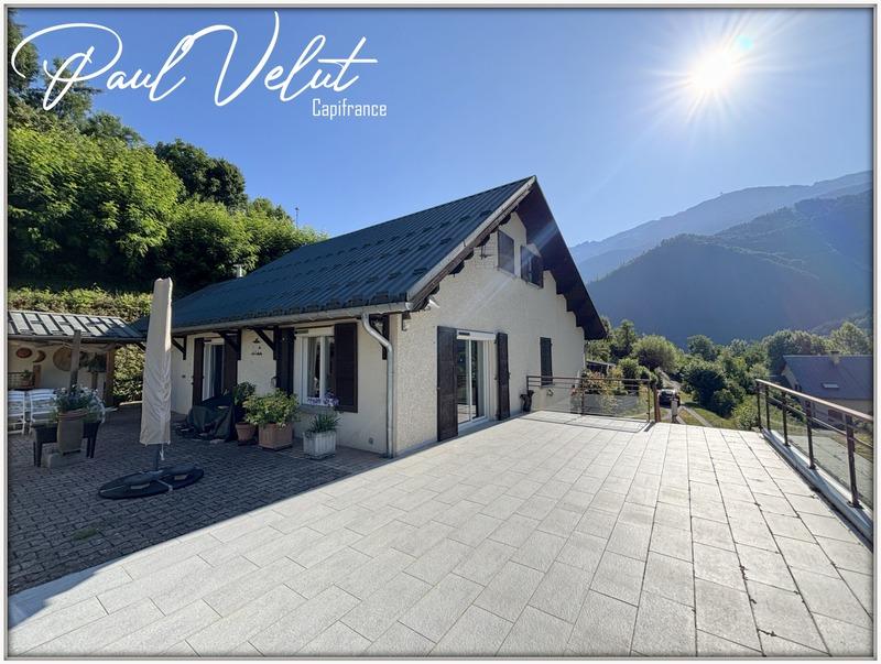 Maison - 235 m² - 9 pièces