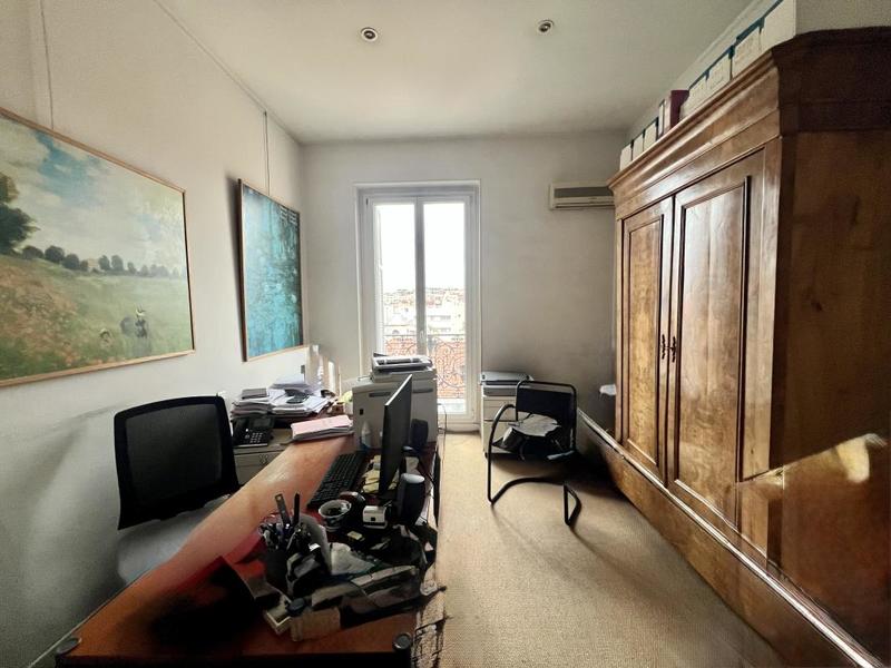 Bureau - 131 m² - 3 pièces