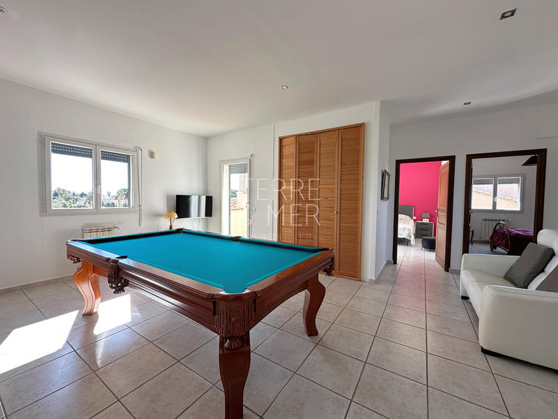 Maison - 240 m² - 7 pièces