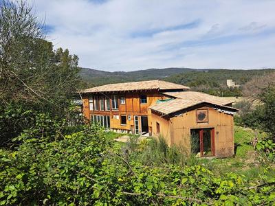 Maison - 195 m² - 6 pièces