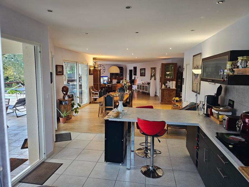 Maison - 179 m² - 6 pièces