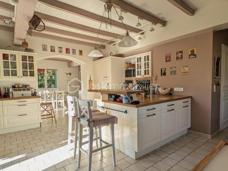 Demeure - 299 m² - 10 pièces