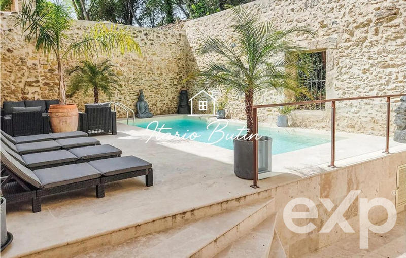 Maison - 415 m² - 14 pièces