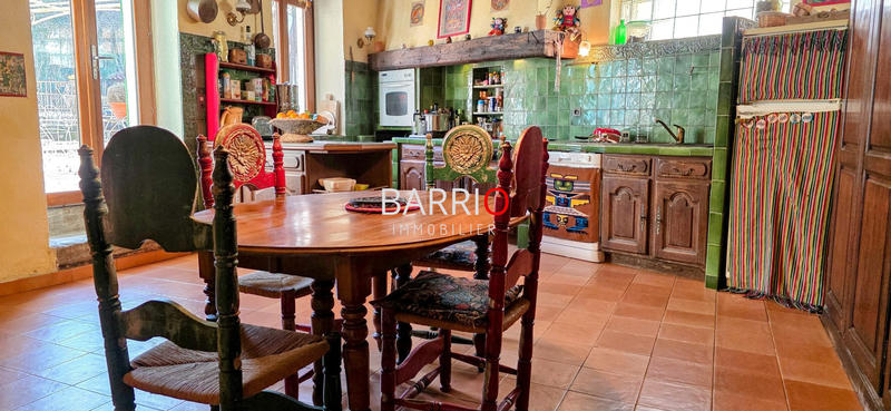 Maison traditionnelle - 300 m² - 16 pièces