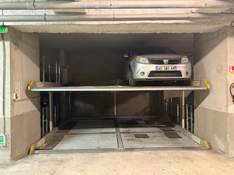 Parking / Garage