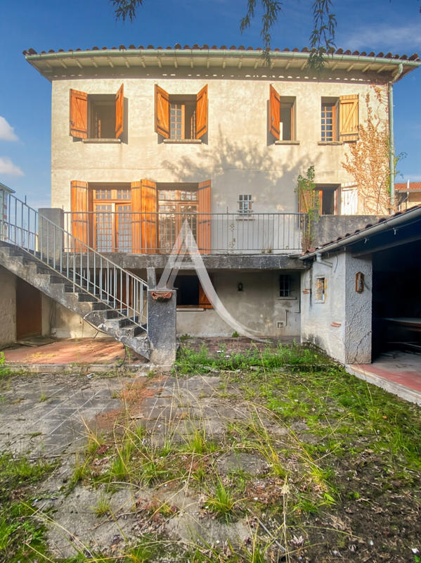 Maison - 230 m² - 7 pièces