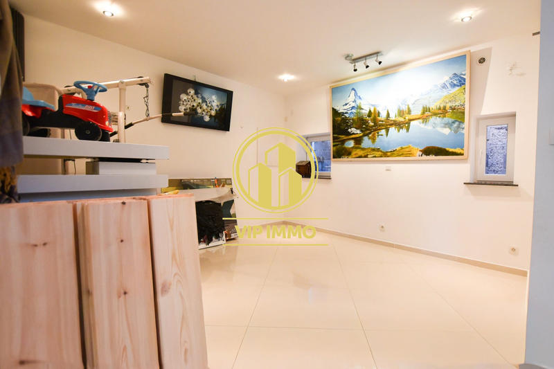 Maison - 241 m² - 6 pièces