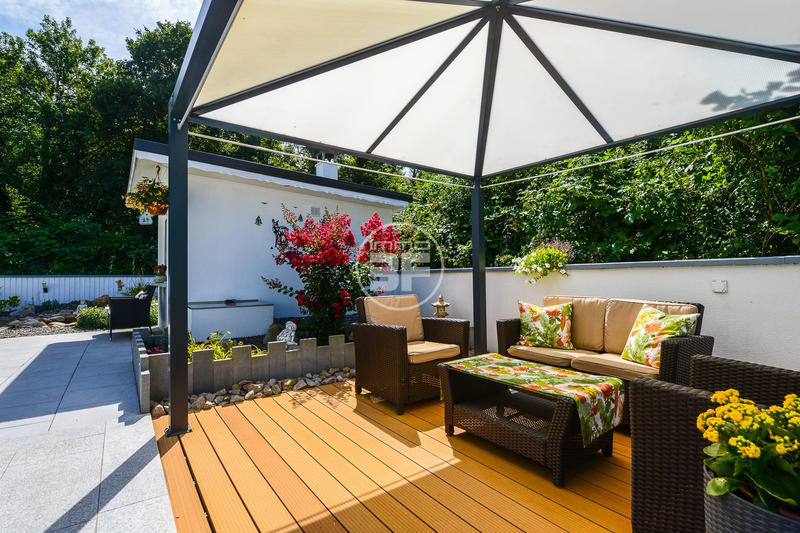 Maison - 232 m² - 7 pièces