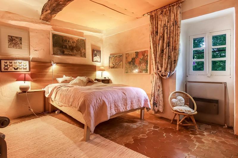 Maison - 260 m² - 11 pièces