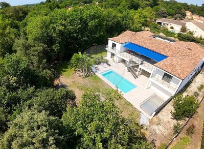 Villa - 245 m² - 7 pièces