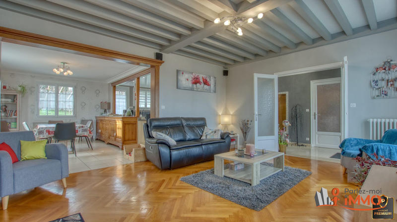 Maison traditionnelle - 268 m² - 10 pièces
