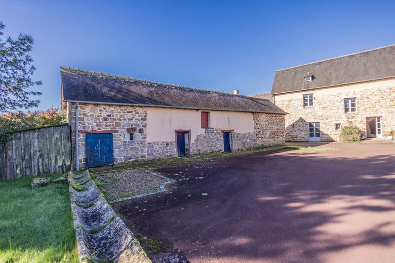 Propriété - 228 m² - 6 pièces