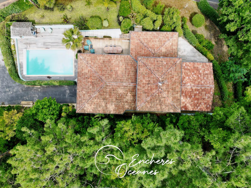 Maison - 230 m² - 6 pièces