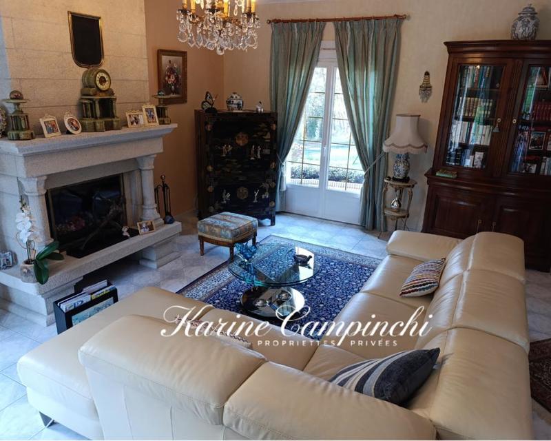 Maison - 283 m² - 6 pièces