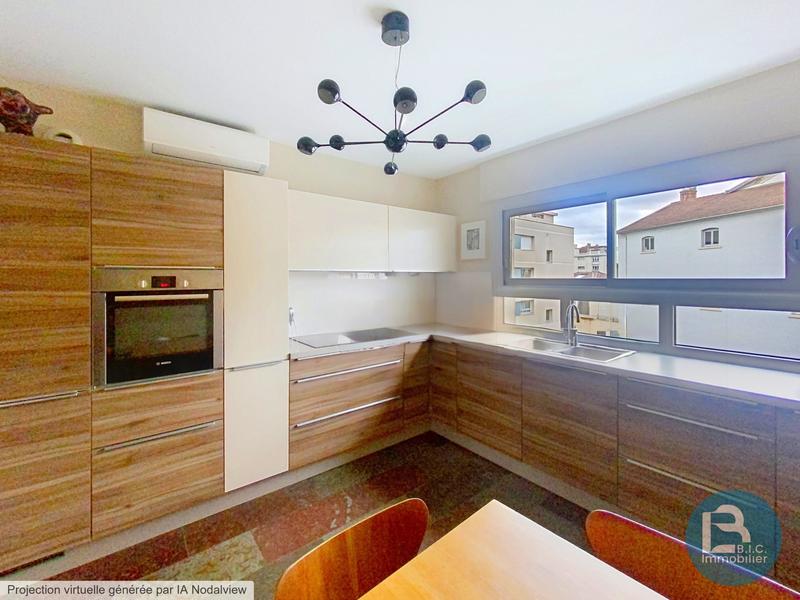 Appartement - 150 m² - 6 pièces