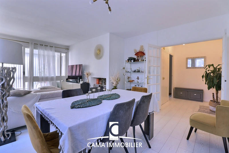 Appartement - 97 m² - 5 pièces