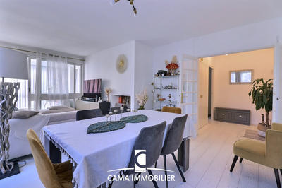 Appartement - 97 m² - 5 pièces
