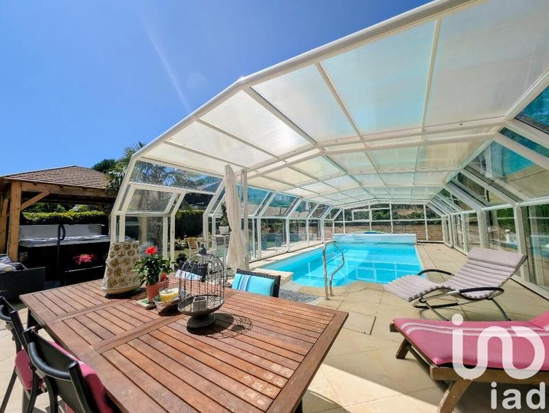 Maison - 300 m² - 12 pièces