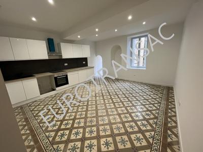 Maison - 93 m² - 5 pièces