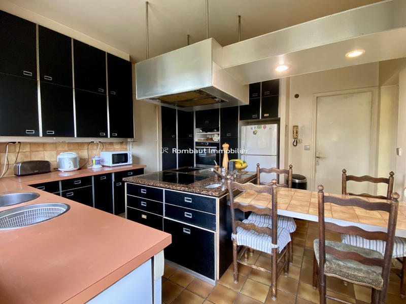 Maison - 246 m² - 10 pièces