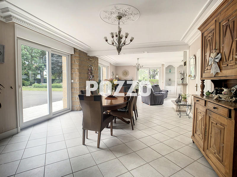 Maison - 244 m² - 8 pièces