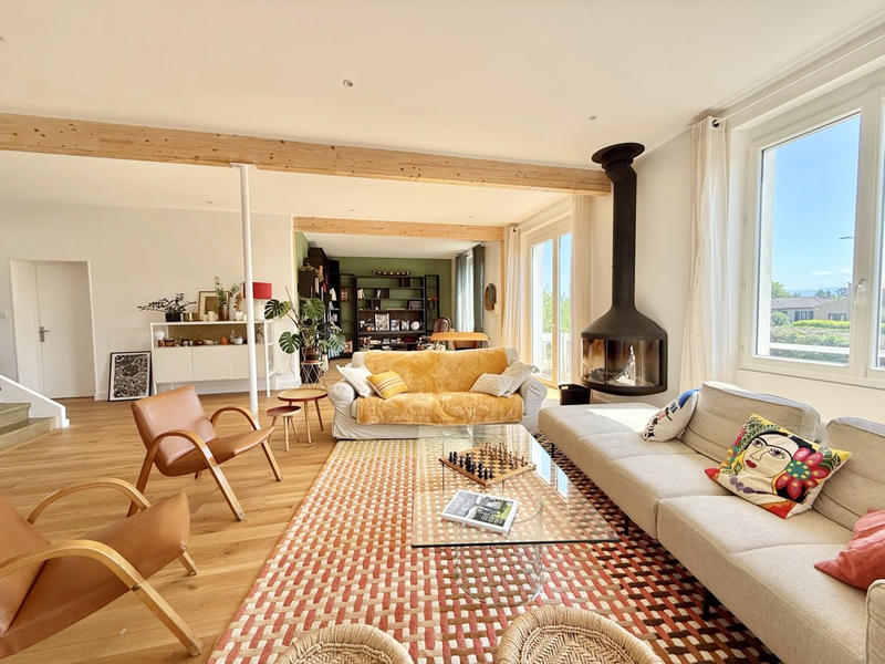 Maison - 245 m² - 8 pièces