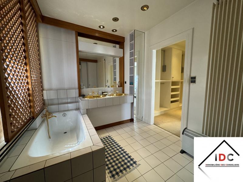 Appartement - 155 m² - 5 pièces