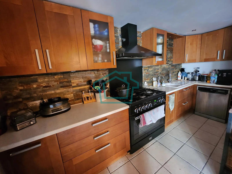 Maison - 230 m² - 7 pièces