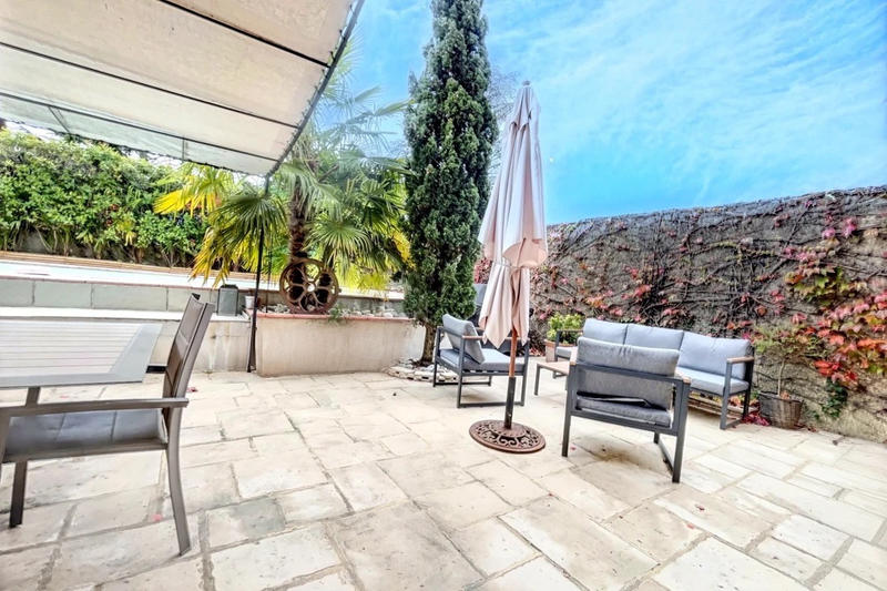 Maison - 310 m² - 8 pièces