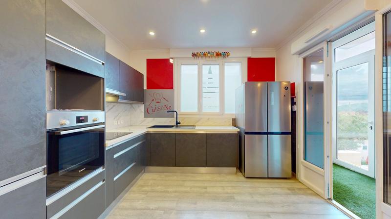 Maison - 182 m² - 8 pièces