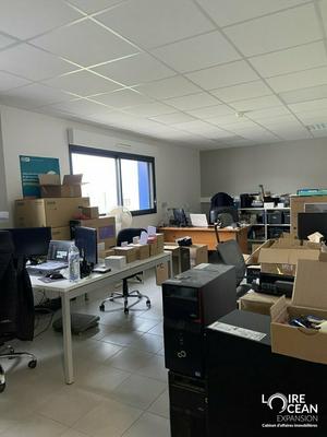 Bureau - 200 m² - 1 pièce