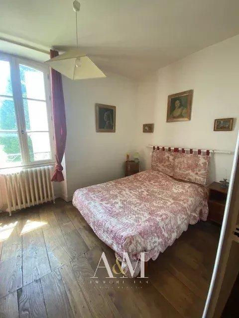 Maison - 350 m² - 10 pièces