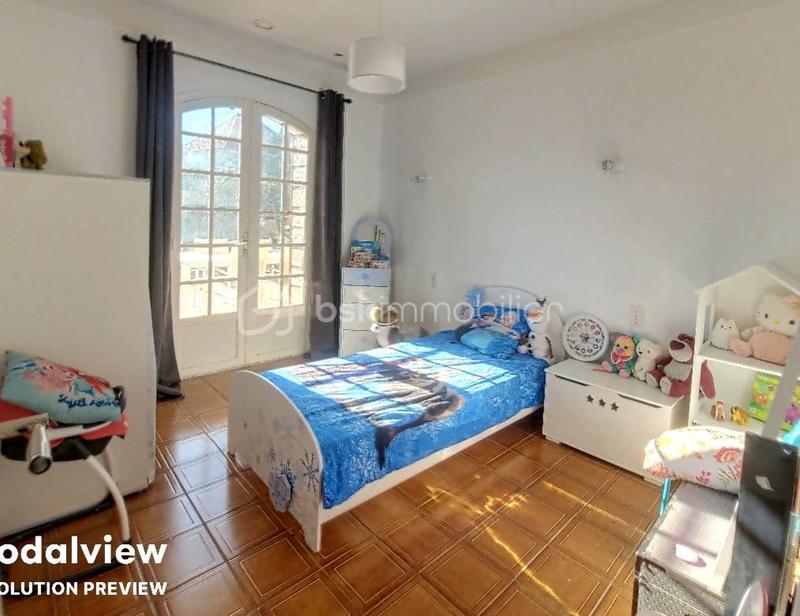 Propriété - 180 m² - 8 pièces