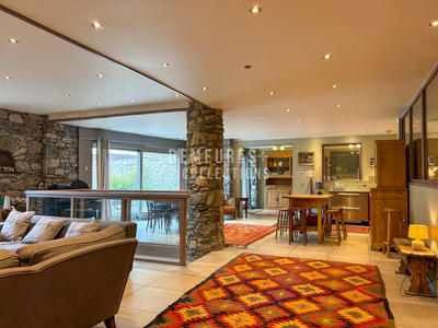 Appartement - 232 m² - 6 pièces