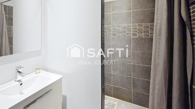 Maison - 210 m² - 8 pièces