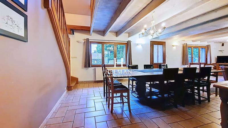 Maison - 230 m² - 8 pièces