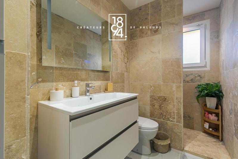 Maison - 180 m² - 6 pièces