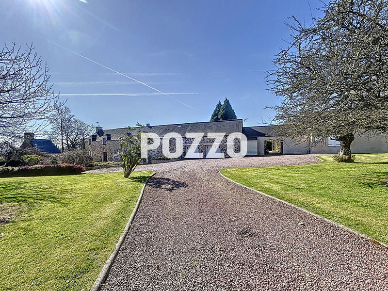 Maison - 249 m² - 10 pièces