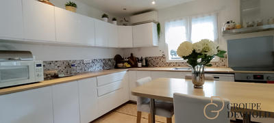 Maison - 278 m² - 8 pièces