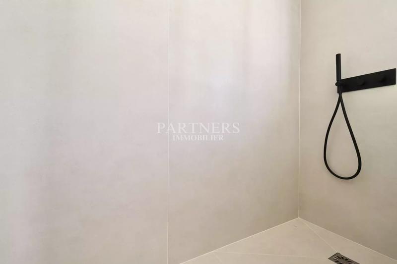 Maison - 240 m² - 6 pièces